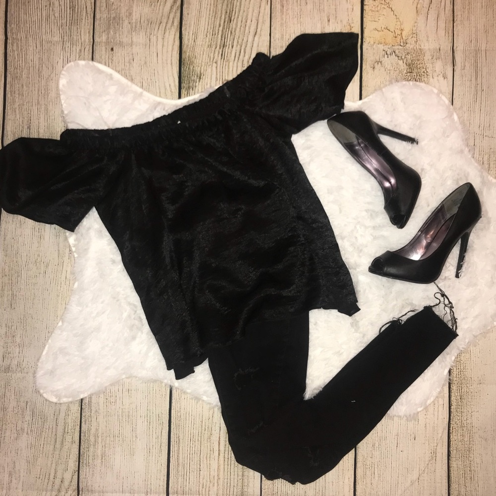NWOT • Off the Shoulder Top